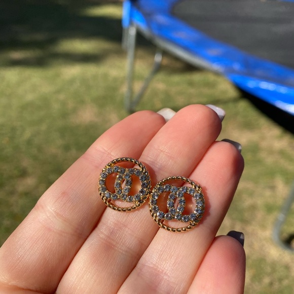 New 18k gold plated gorgeous earrings - Picture 4 of 5